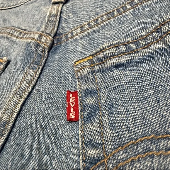 Levi's Premium Ribcage Straight Denim Shorts Frayed Hem | Light Wash | Size 27 - Picture 7 of 7